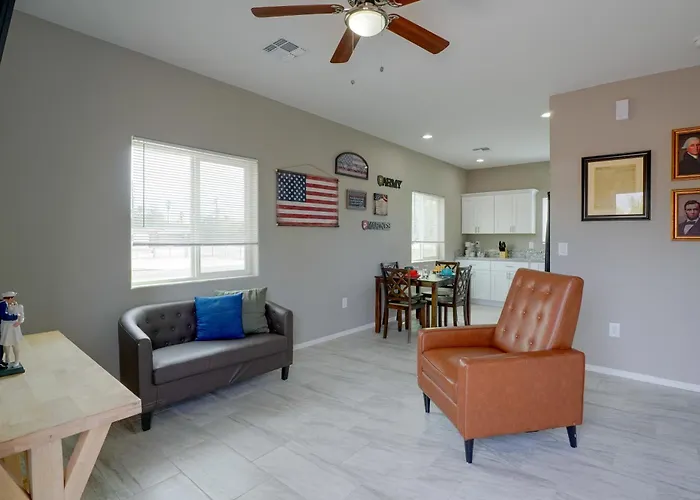 Townhome 1 Mi To Midtown & Botanical Gardens! Holiday home