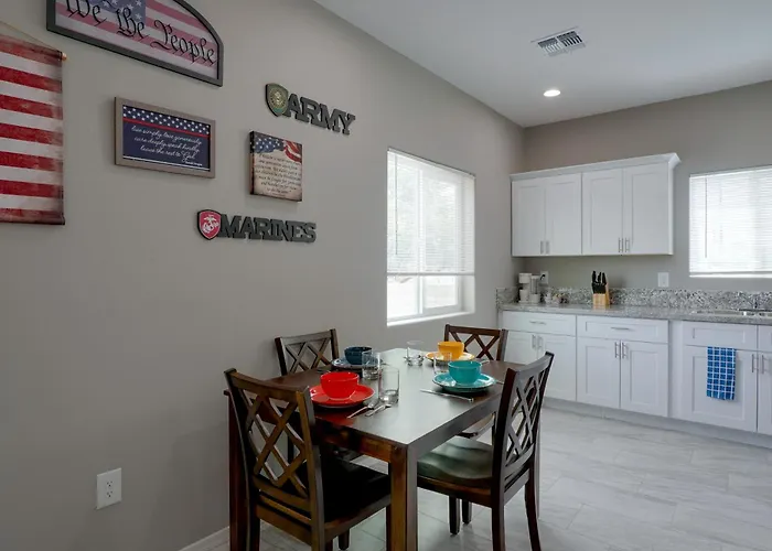 Holiday home Townhome 1 Mi To Midtown & Botanical Gardens!