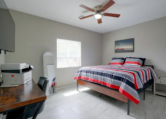 Holiday home Townhome 1 Mi To Midtown & Botanical Gardens!