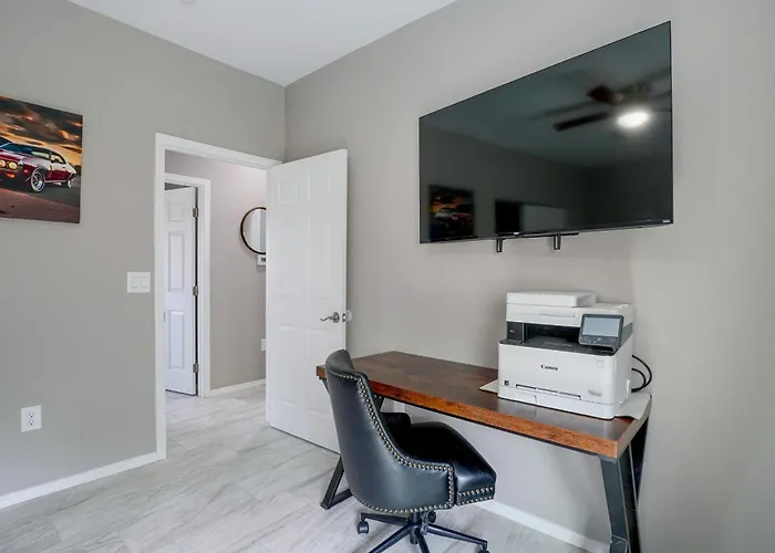 Townhome 1 Mi To Midtown & Botanical Gardens!