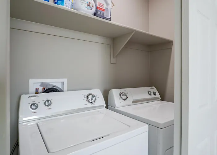 Townhome 1 Mi To Midtown & Botanical Gardens!